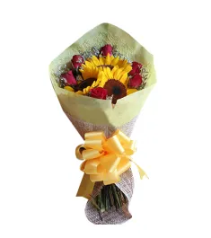 roses with sunflowers in bouquet