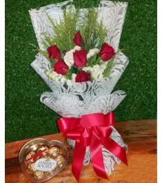 6 Pcs Red Roses in a bouquet with 8pcs/96g