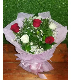 6 Pcs Red and White Roses in a Bouquet