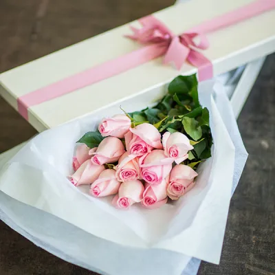 One Dozen Pink Roses in Gift Box Send to Philippines