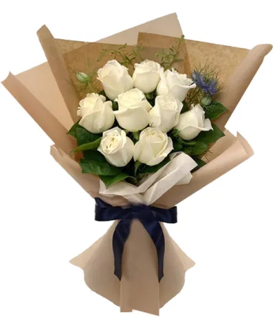 9 Pcs White Ecuadorian Roses in Bouquet